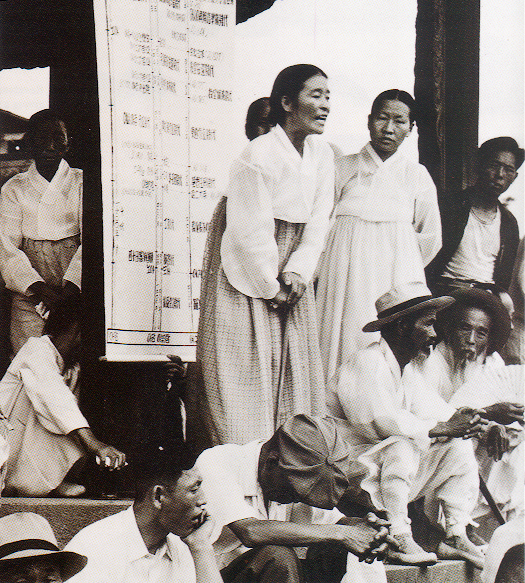 Missionaries Hyun-shil Kang and Hee-ok Kim witnessing at Pagoda Park in the 1960s