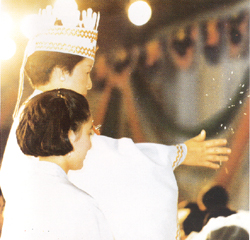 Mrs. Moon sprinkling Holy Water at the 6,500-couple International Holy Wedding
